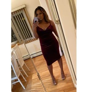 Merlot Velvet midi Dress